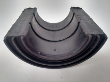 Bucha da barra estabilizadora dianteira (grande) - MB OM370/1 (meia lua) (R-459). <BR><a href='ver_produto?Cod=234#titulo' class='btn btn-theme'>ver</a>