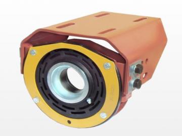 Com regulagem para ajuste de comprimento e &acirc;ngulo do eixo cardan, com rolamento &Oslash; interno 55 mm, com bico graxeiro e pista de veda&ccedil;&atilde;o do retentor. <BR><a href='ver_produto?Cod=465#titulo' class='btn btn-theme'>ver</a>