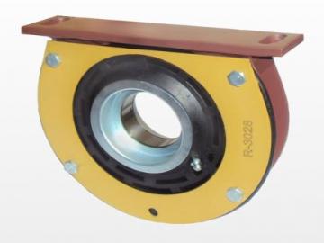 com regulagem para ajuste de comprimento do eixo cardan, com rolamento &Oslash; interno 55 mm, com bico graxeiro e pista de veda&ccedil;&atilde;o do retentor. <BR><a href='ver_produto?Cod=464#titulo' class='btn btn-theme'>ver</a>