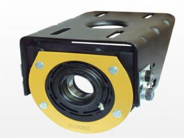 com regulagem para ajuste de comprimento, &acirc;ngulo e altura do eixo cardan, com rolamento &Oslash; interno 40 mm, com bico graxeiro. <BR><a href='ver_produto?Cod=470#titulo' class='btn btn-theme'>ver</a>